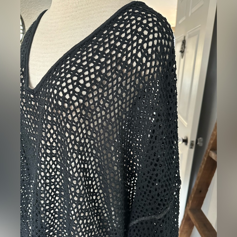 We The Free black V-Neck top, size large - Picture 4 of 10